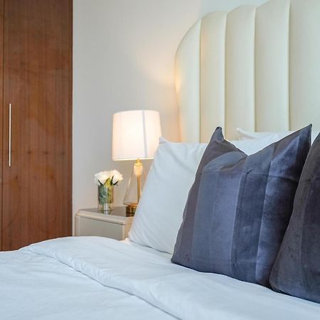 Luxurious Stylish Apartments Across Dubai Mall Burj Khalifa City Views Exteriör bild