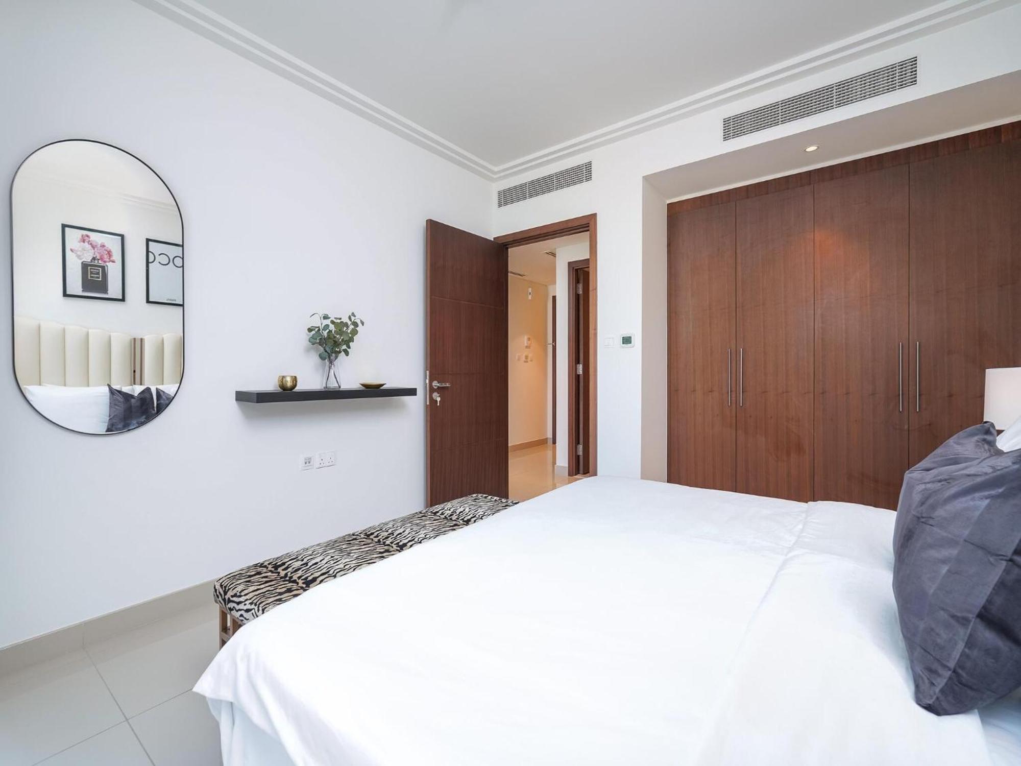 Luxurious Stylish Apartments Across Dubai Mall Burj Khalifa City Views Exteriör bild